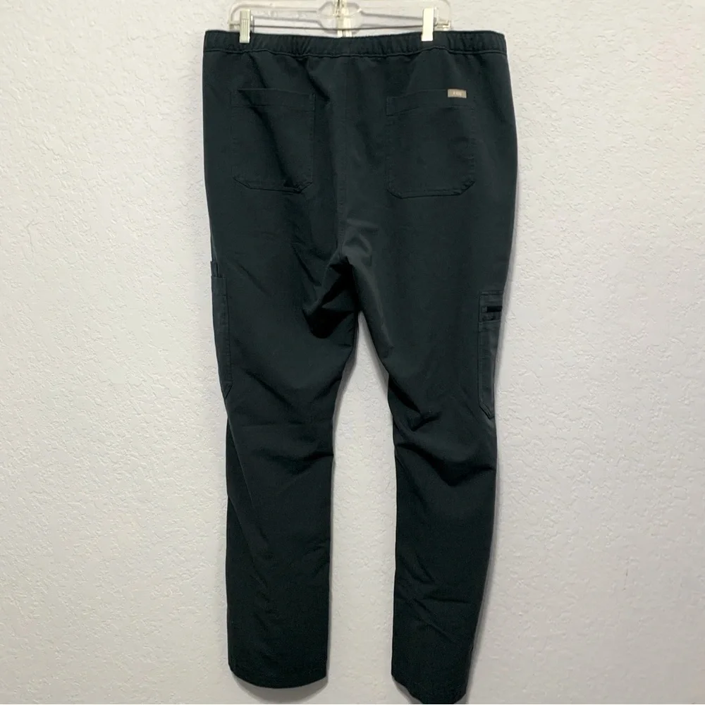 Figs Cairo Men’s Cargo Technical Collection Gray Scrub Pants